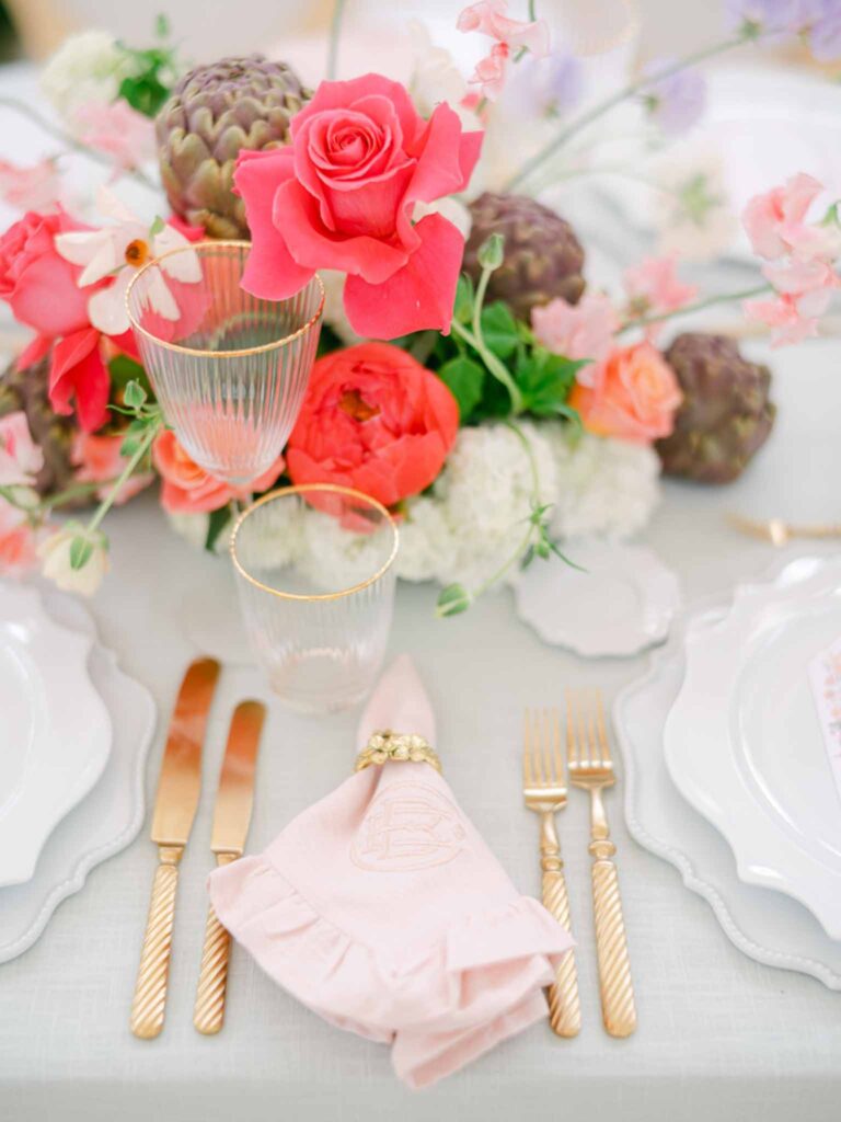 Château Belle Epoque Adeline Murzeau detail shot reception table goldware embroidered napkin