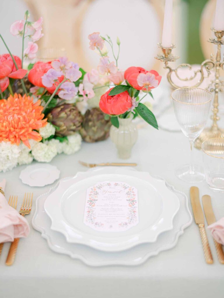 Château Belle Epoque Adeline Murzeau detail shot reception table menu card goldware flowers