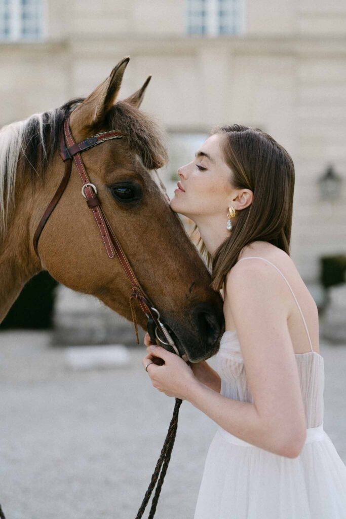 Chateau sainte claire keith flament bride close horse face tulle dress