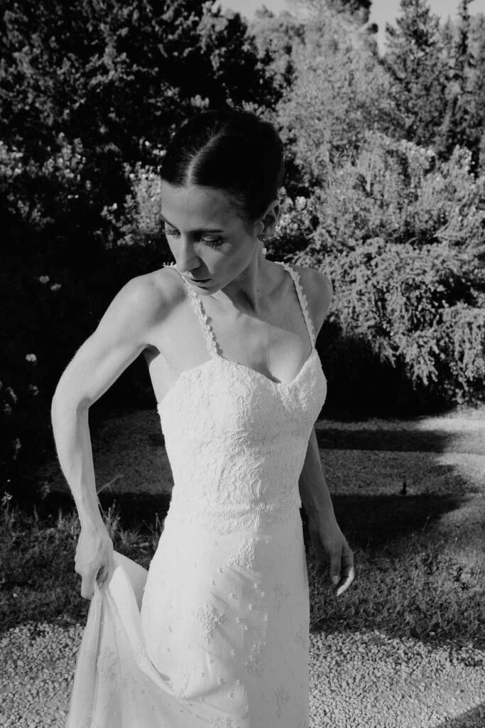 Chateau de Robernier Elise Morgan bride sleeveless lace dress black white photo