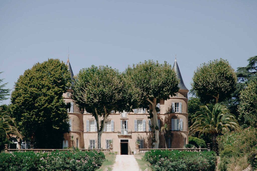 Chateau de Robernier Elise Morgan detail shot garden venue trees plants