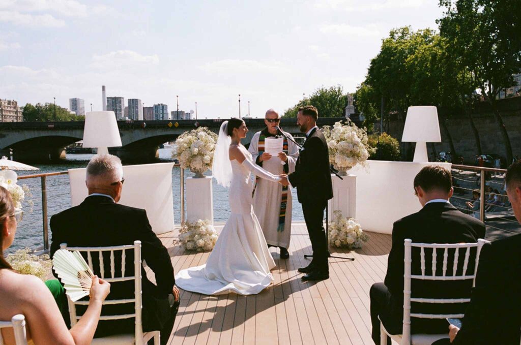 Boat in Paris Joan Jellet bride groom ceremony boat cruising