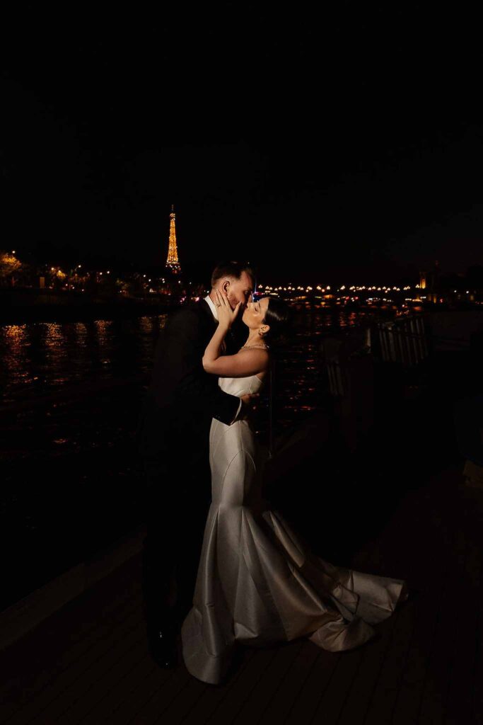 Boat in Paris Joan Jellet bride groom kissing eiffel tower night