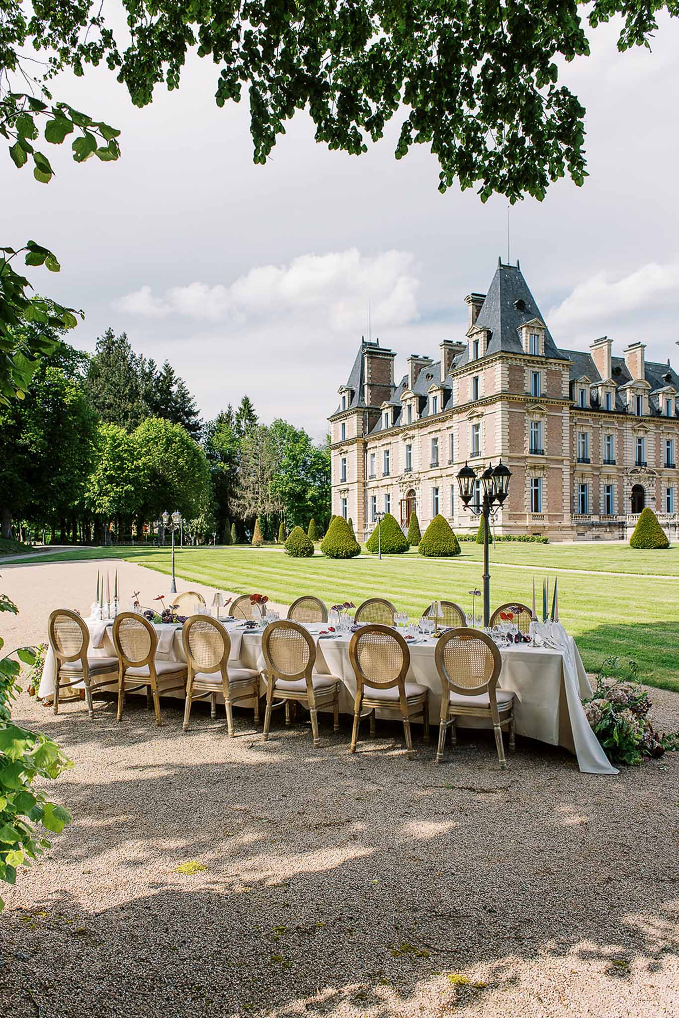 Wedding reception table setting