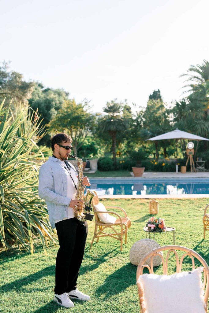 Domaine de Vignale Vincent Pennachio saxophonist playing music reception