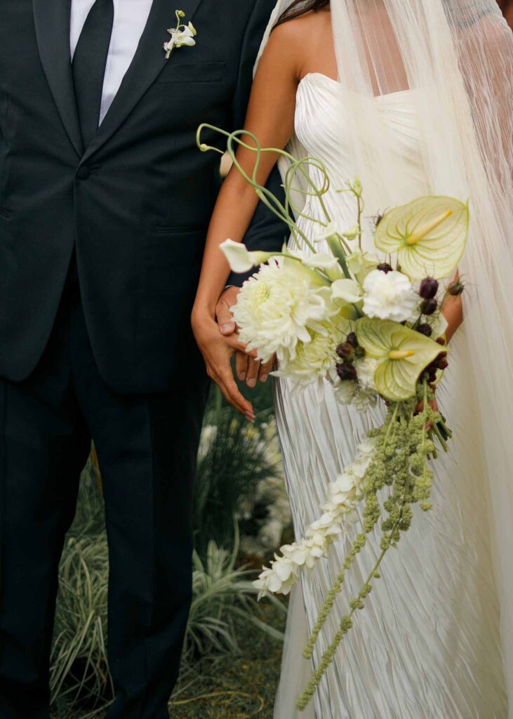 La Grand Belly T.Braoun bouquet wild flowers holding hands couple