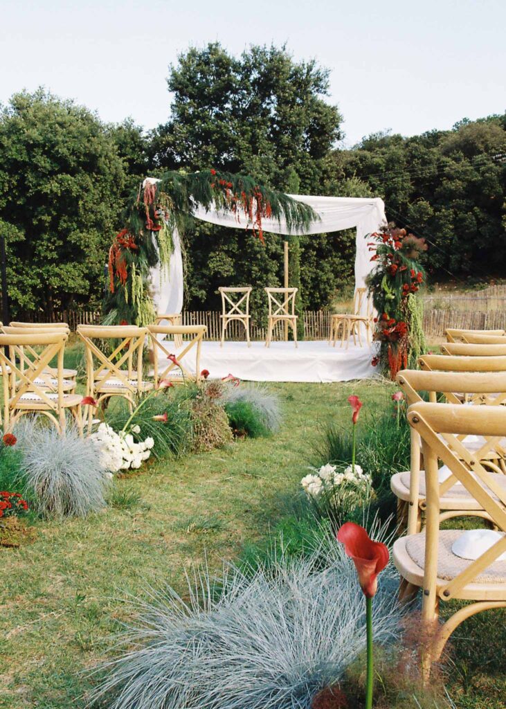 La Grand Belly T.Braoun ceremony arch seating flower decor