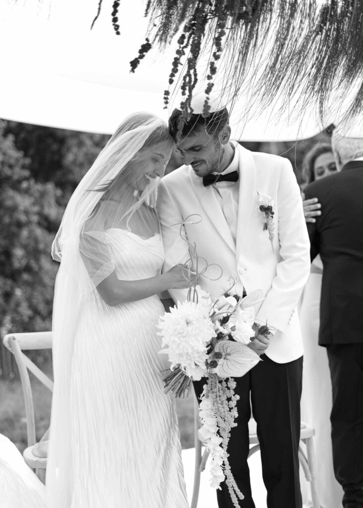 La Grand Belly T.Braoun couple hugging ceremony altar black white photo