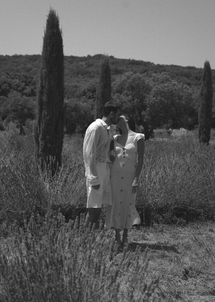 La Grand Belly T.Braoun couple kissing garden field black white photo