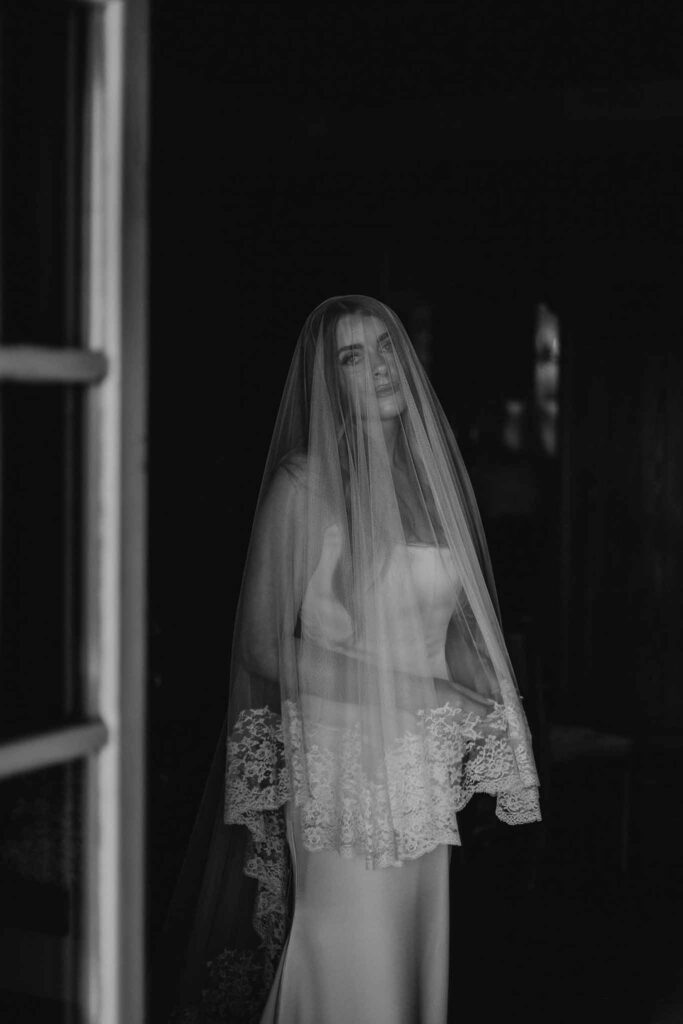 du Raysse W.Towell get ready bride lace veil window