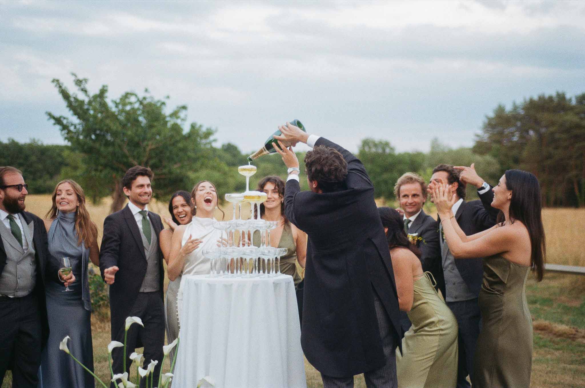 Wedding reception table setting