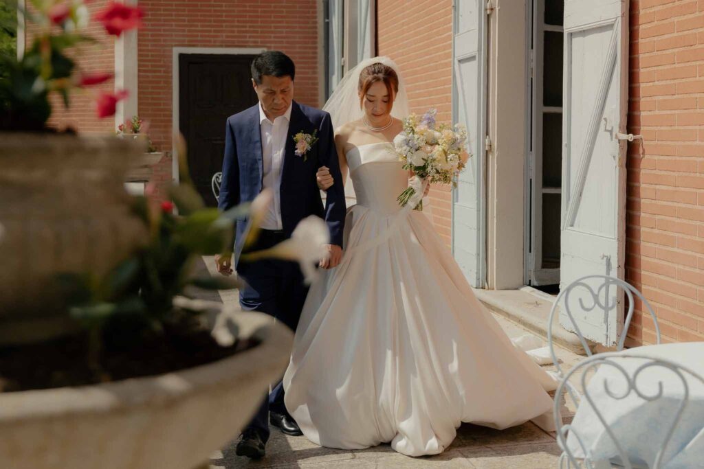 Garrevaques Aibo Studio father bride walking out venue