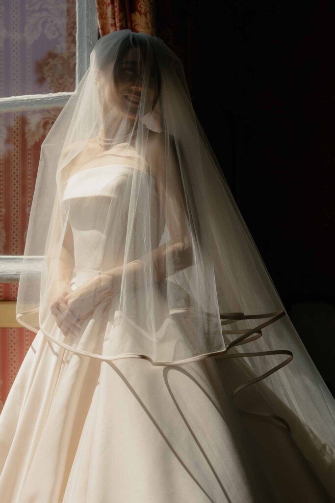 Garrevaques Aibo Studio get ready bride veil over head window sunlight