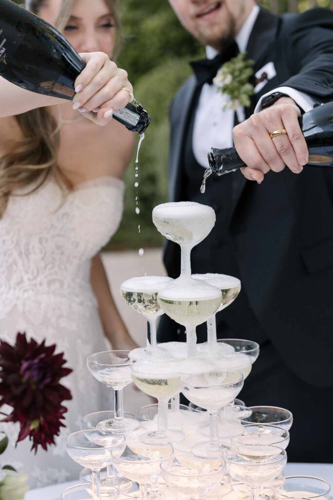 Tour Vaucros S.Rached champagne glass tower couple pour