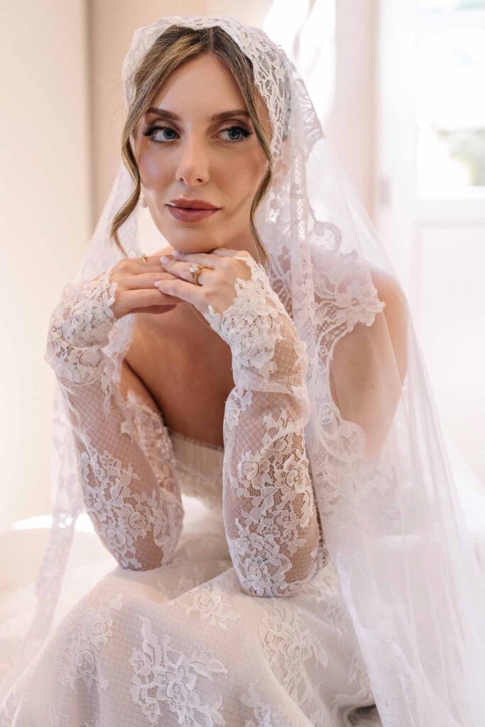 Tour Vaucros S.Rached get ready bride lace gloves veil