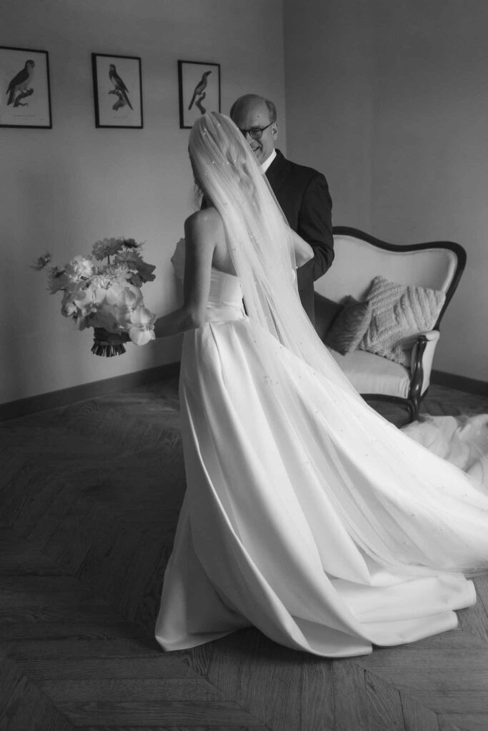 Maison Belzunce S.Castillo father bride holding hands get ready