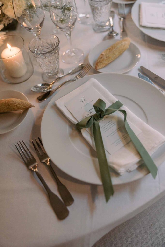 Maison Belzunce S.Castillo menu card reception table green ribbon