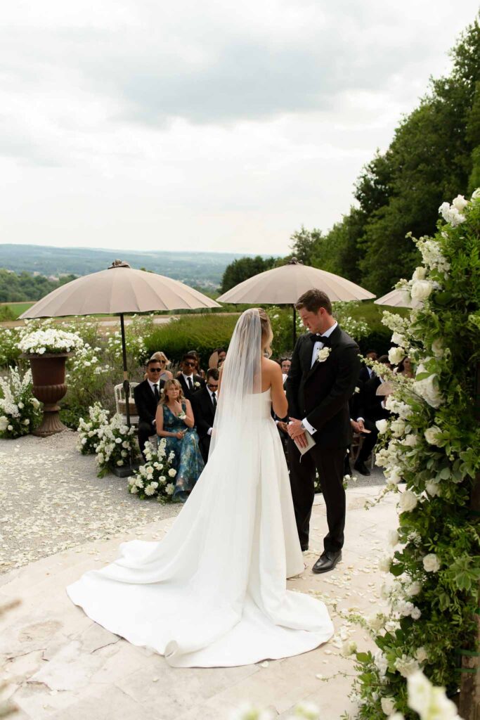d Essendiéras K.Hiscox ceremony seating couple vow exchange