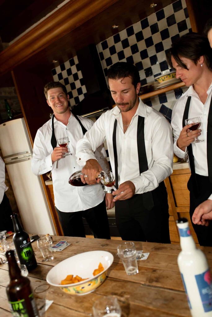 d Essendiéras K.Hiscox groomsmen groom get ready kitchen