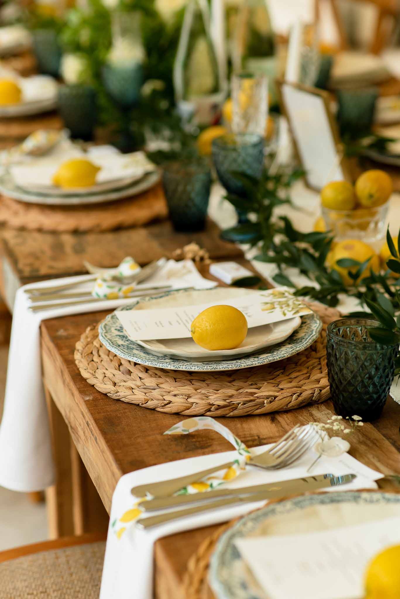 Wedding reception table setting