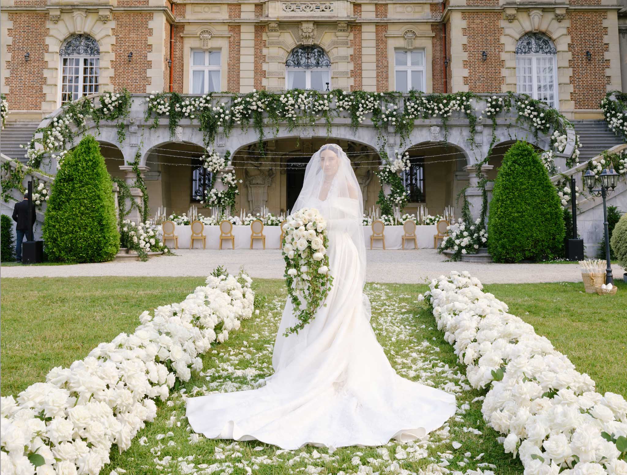 4,000 Roses Fairytale Wedding at Château Bouffémont near Paris